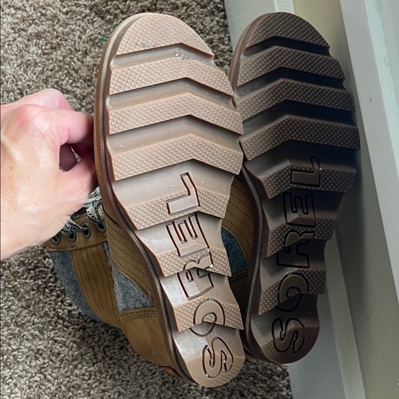 Sorel Lexie Brown and Gray Lace-Up Boots - Picture 10 of 10